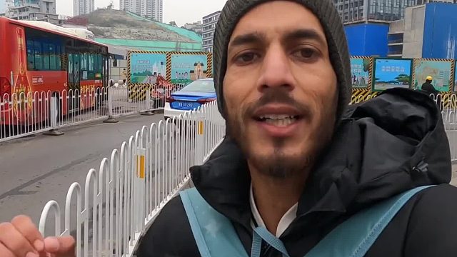 印度男人刚开中国专挑老旧小区拍摄