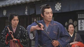 古代武士意外穿越回現(xiàn)代拍動作片《穿越武士》