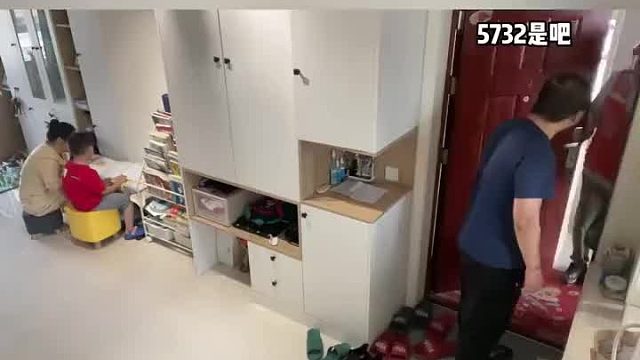 这个小孩父母是表的吧