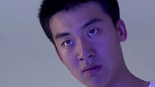 母親不小心踩翻兒子畫畫的顏料，卻讓兒子發(fā)現(xiàn)她隱藏20多年秘密