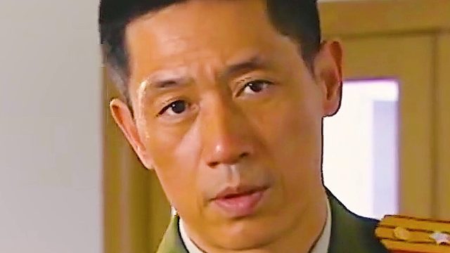 父亲病重，军官回去见父亲最后一面，结果却发现一个大秘密