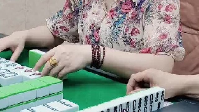 哦吼！卡五星麻友们。列还不亮牌。这手艺是不是有点菜呢？