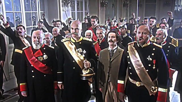 年轻狮子无畏挑战，敢于从老狮王口中争得所属