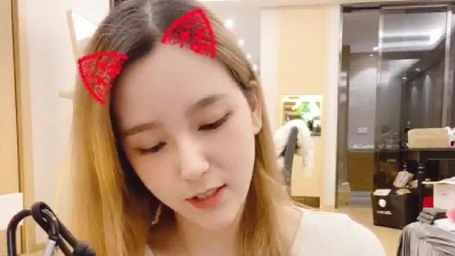 rita瑜伽服展现健身玩具！看形状感觉不对劲