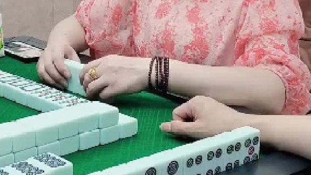 哦吼！小姐姐这都是你打给我杠的。这次不能怨我吧？