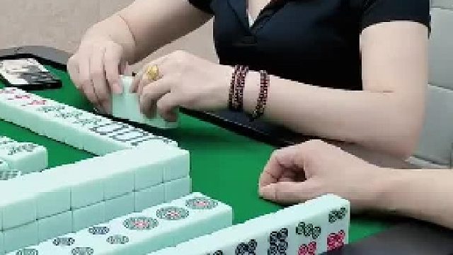 哦吼！小姐姐我真的不想胡你的。包胡能怪我吗？