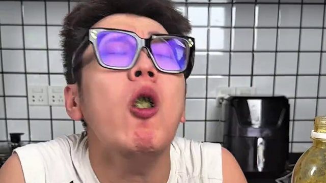 其实一点也不臭，就是太咸了…