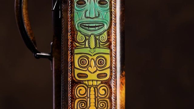 由甲杆桶奇幻系列-玛雅五孔款，灵感源于玛雅文化中的人面雕像，由甲以手工在皮革上复刻古老神秘。