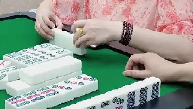 哦吼！小姐姐不怪我哈。列牌非要我胡呗？