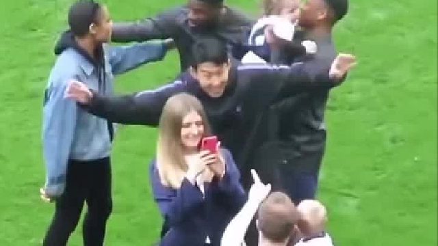 孙兴慜的“拥抱”冲上热搜！