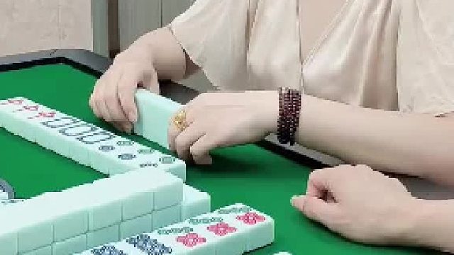 哦吼！这是为了胡牌。连杠上杠不要了。卡五星高手指点哈。是列玩吗？