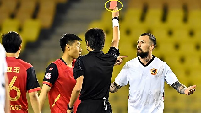 乱作一团！中甲单场两分钟2红2黄，两人被停赛3场加罚款3万