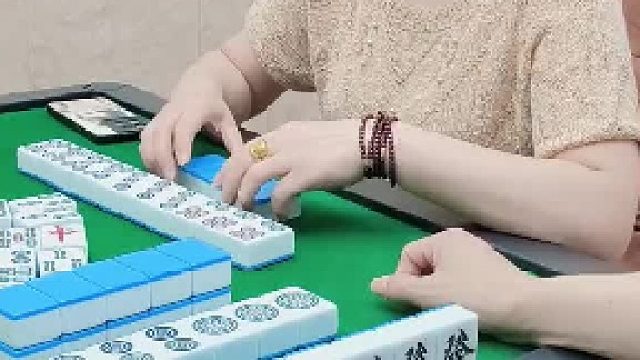 哦吼！列小娘子打卡五星有点菜的抠脚。搞不懂怎么会胡这种牌呢？