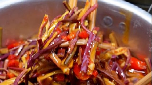 带盒饭在田间吃，应该是上一辈人的日常吧