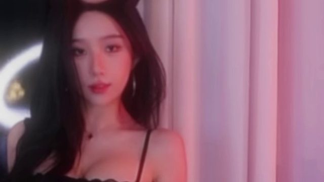 【正恒YJ-VIKI【浈】】看得入迷了？