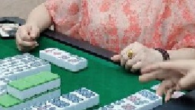 哦吼！小姐姐列牌不怪我哈。哪个晓得一杠就开了呢？