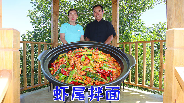 买了20斤小龙虾，食婶秘制虾尾拌面，香辣味十足，食叔吃美了