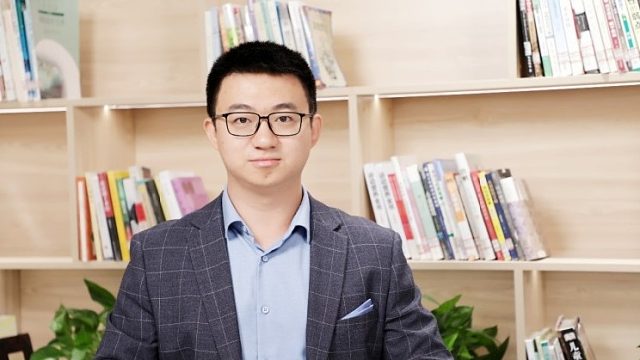 2025教育会客厅丨专访北京爱迪学校英国高中部教务长李伯乔