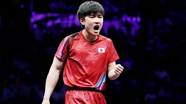 有些嚣张？张本智和夺冠与王皓握手后：振臂欢呼脱衣庆祝！