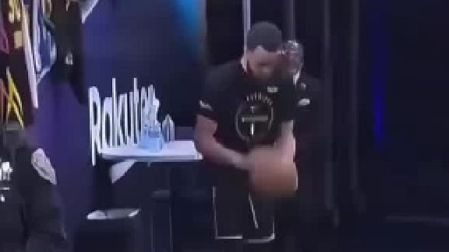 第一眼你认为篮球投进了吗？