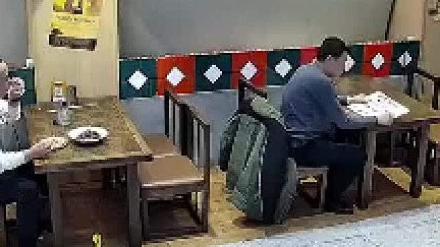 东北的一句“你瞅啥”反转