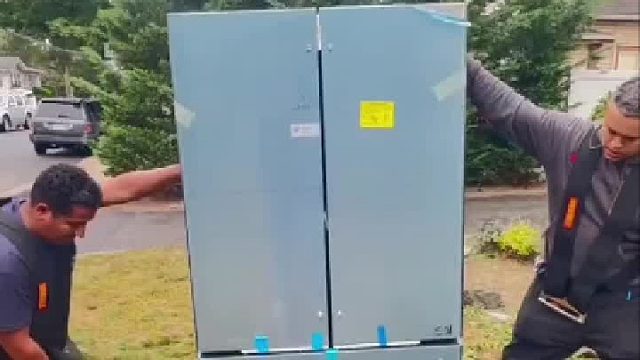 国外的搬家师傅，搬运大件家具的方式，感觉值得学习！