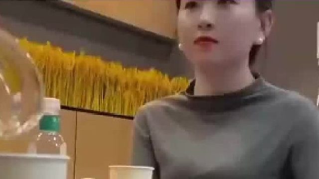 女生请姐姐吃饭，俩人加起来八百个心眼，谁也不服谁！