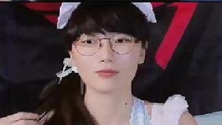 Faker看faker摖邊忍不住了