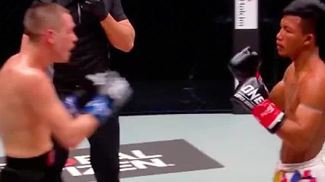 泰国最硬拳王跨界，参加mma挑战大力鼠，钢铁下巴毫无用处