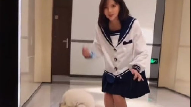 趁羊驼趴下偷偷骑他会怎么样？