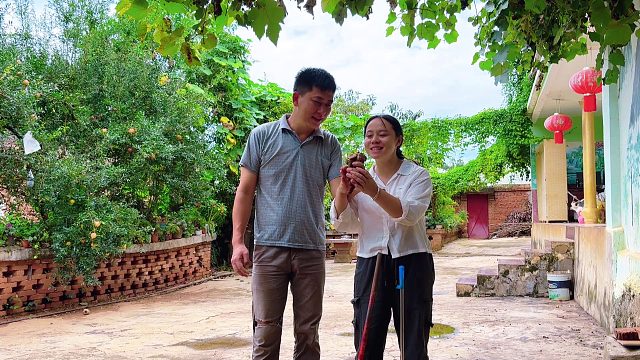 老公偷偷送媳妇啥？惊喜来得太突然，把媳妇开心坏了