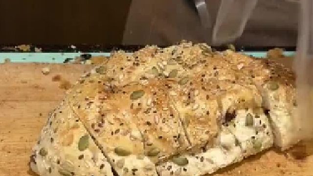 在等着他问我切几块…结果……！