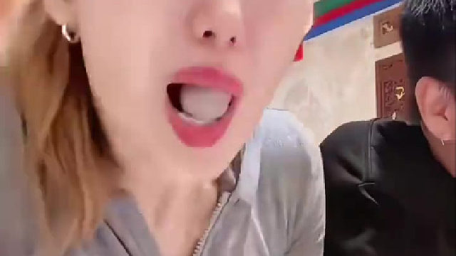 当我吃了个烫嘴的牛肉丸时