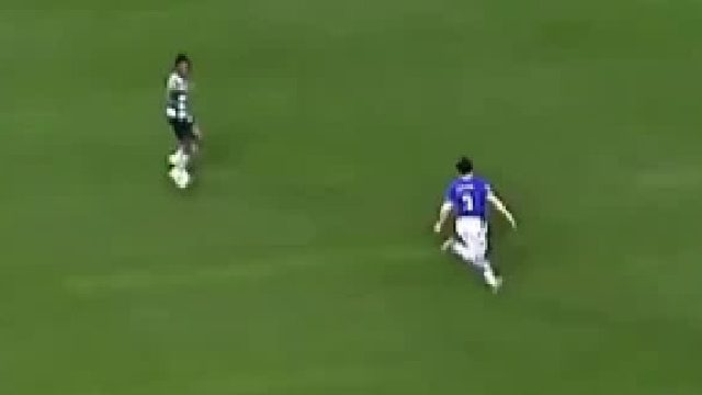 费尔南德斯‘左右互搏’戏耍对手！ 门将跪地怀疑人生