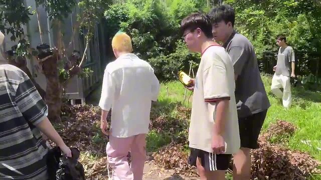 区域争夺激烈！蛋被抢，规则引争议，草丛里的最后机会？