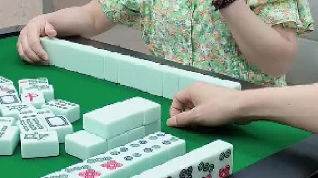 哦吼！列个小姐姐过瘾哈。胡牌为啥要关门呢？