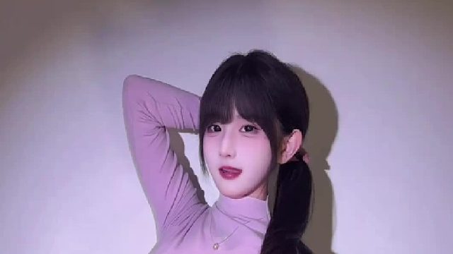 我会顺势亲她的手