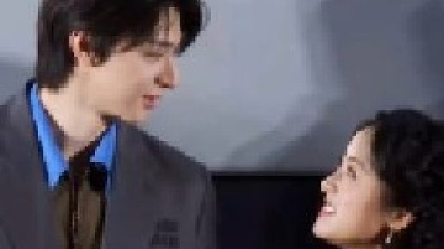 嘴在前面飞，脑子在后面追，脱口而出就是包袱