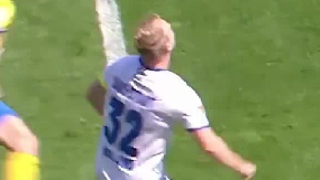 球员危难时刻护对手反遭对方无视