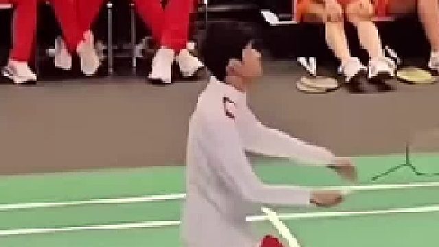 盛李豪打羽毛球这个，别说小胖了我都笑到不行哈哈