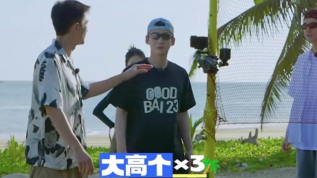 东北人的球赛比国足还精彩，1米8的沈腾暴击扣球碾压小鲜肉