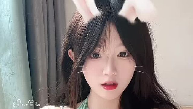 今天的心情，像蓝天般澄澈明亮