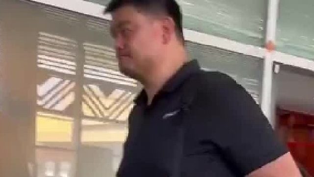 网友偶遇姚明一家5口，身高平均2米