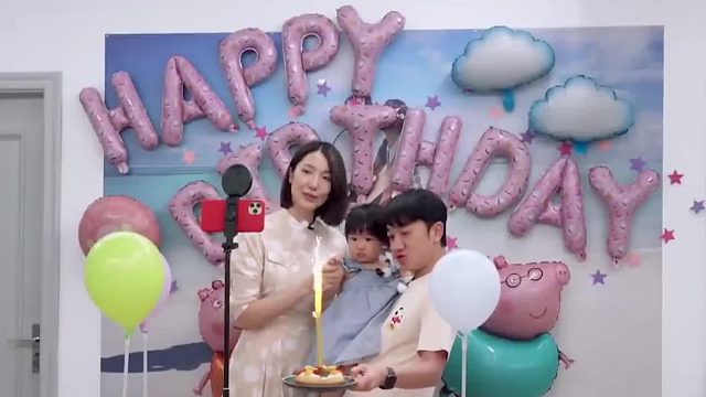 1岁女儿不好好吃饭，遭到王祖蓝严厉批评，李亚男的反应太赞了