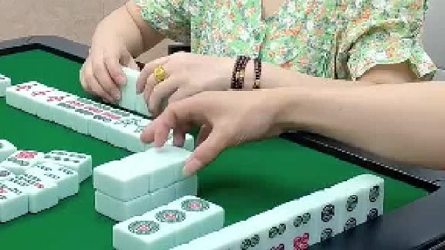 哦豁！卡五星小姐姐。列牌胡有点大哦