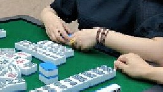 哦豁！卡五星小姐姐的火点不好。列牌都能杠出来吗？