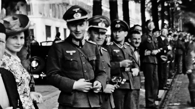 历史被色彩渲染，鲜活故事跃然眼前