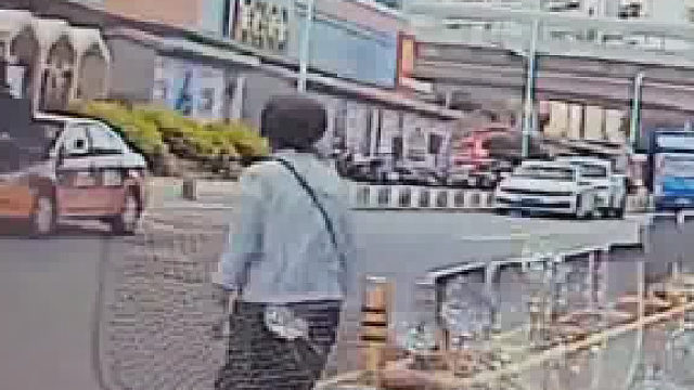 就这么直勾勾走过去了