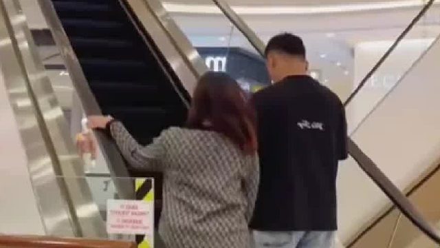 此时男孩在想什么？