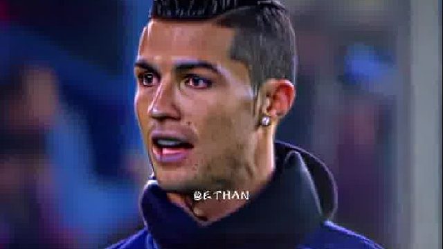 一个靠球技征服对手球迷的男人